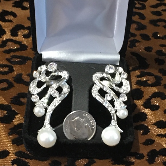 Rhinestone & pearl pierced earrings - Picture 5 of 7